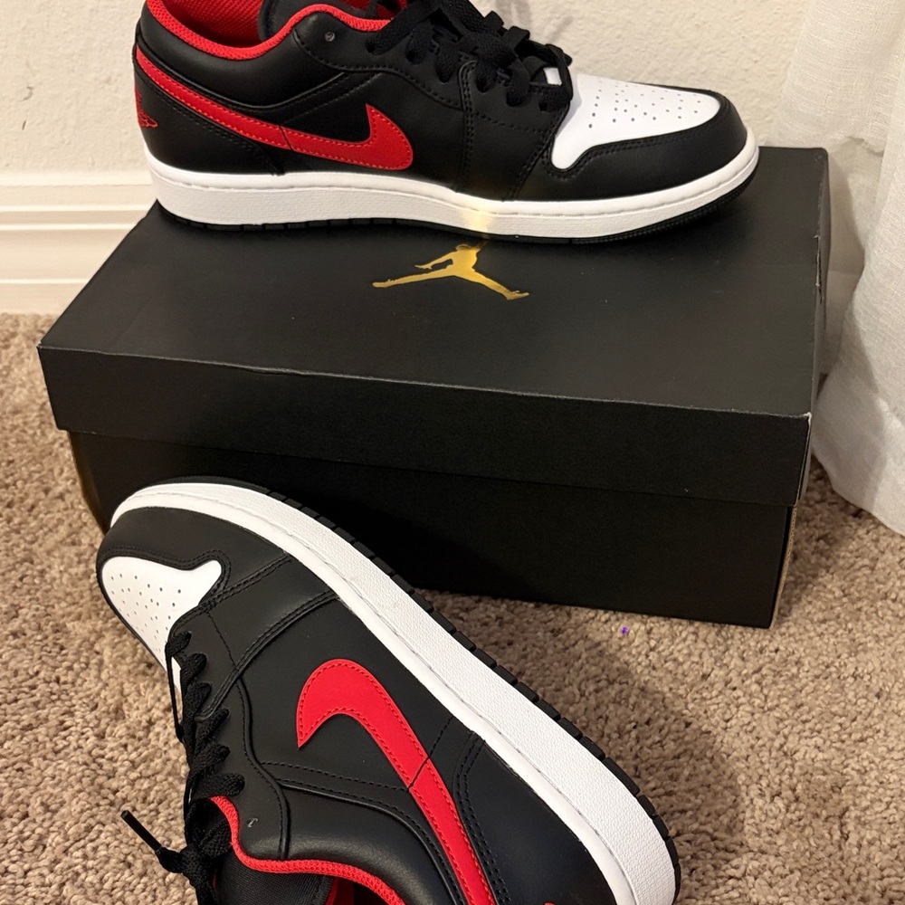 Jordan Low-Top Sneakers - Black/Red/White - Picture 3 of 4